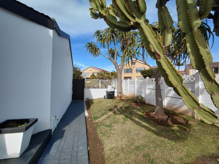 2 Bedroom Property for Sale in Wavecrest Eastern Cape